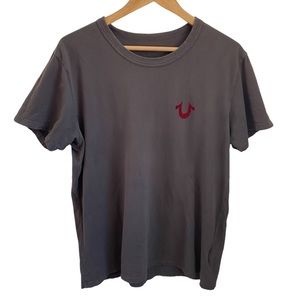 True Religion Felt Logo Dark Gray and Red Crew
Neck T-Shirt Size XL